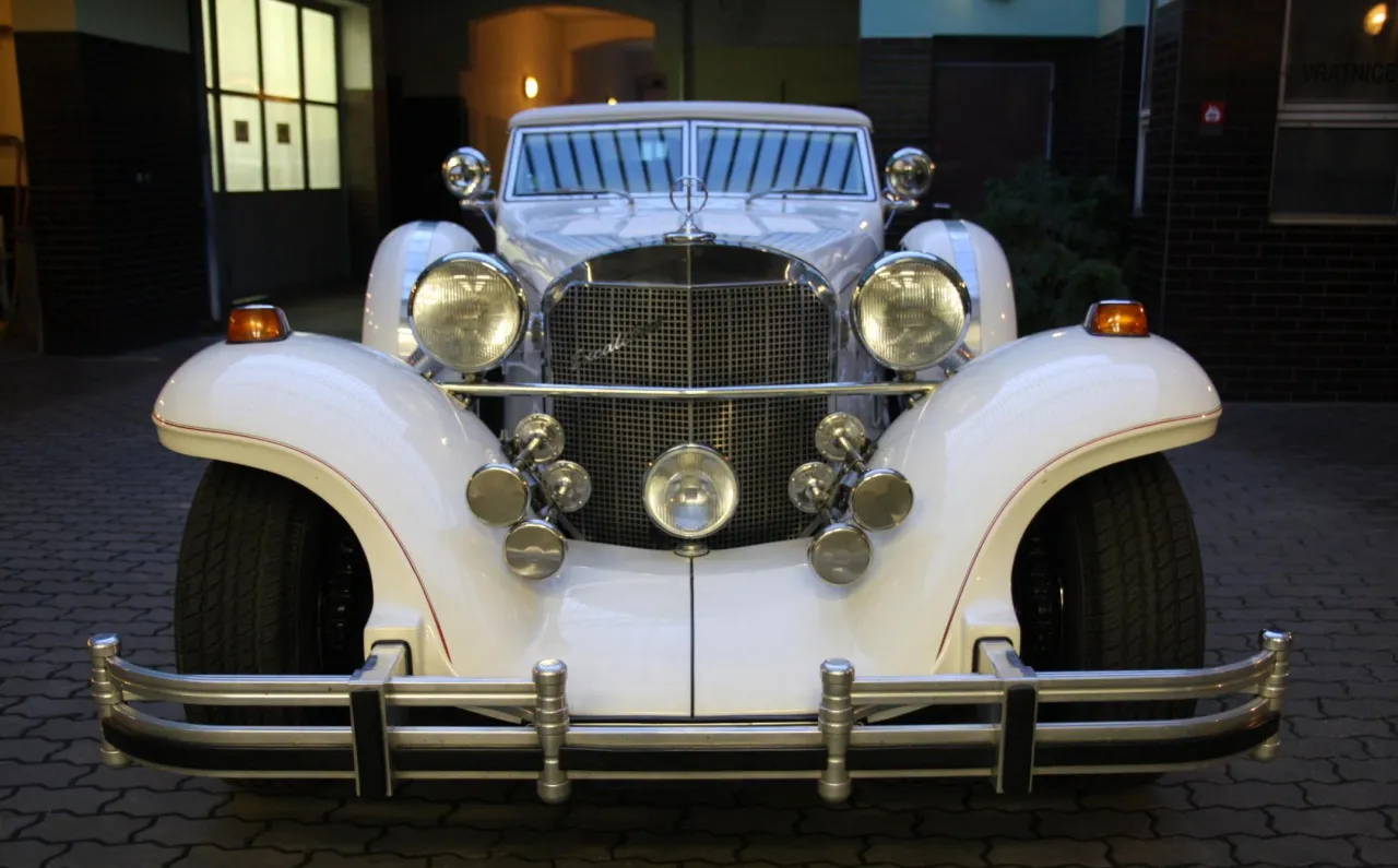Excalibur V8 MK IV 1983