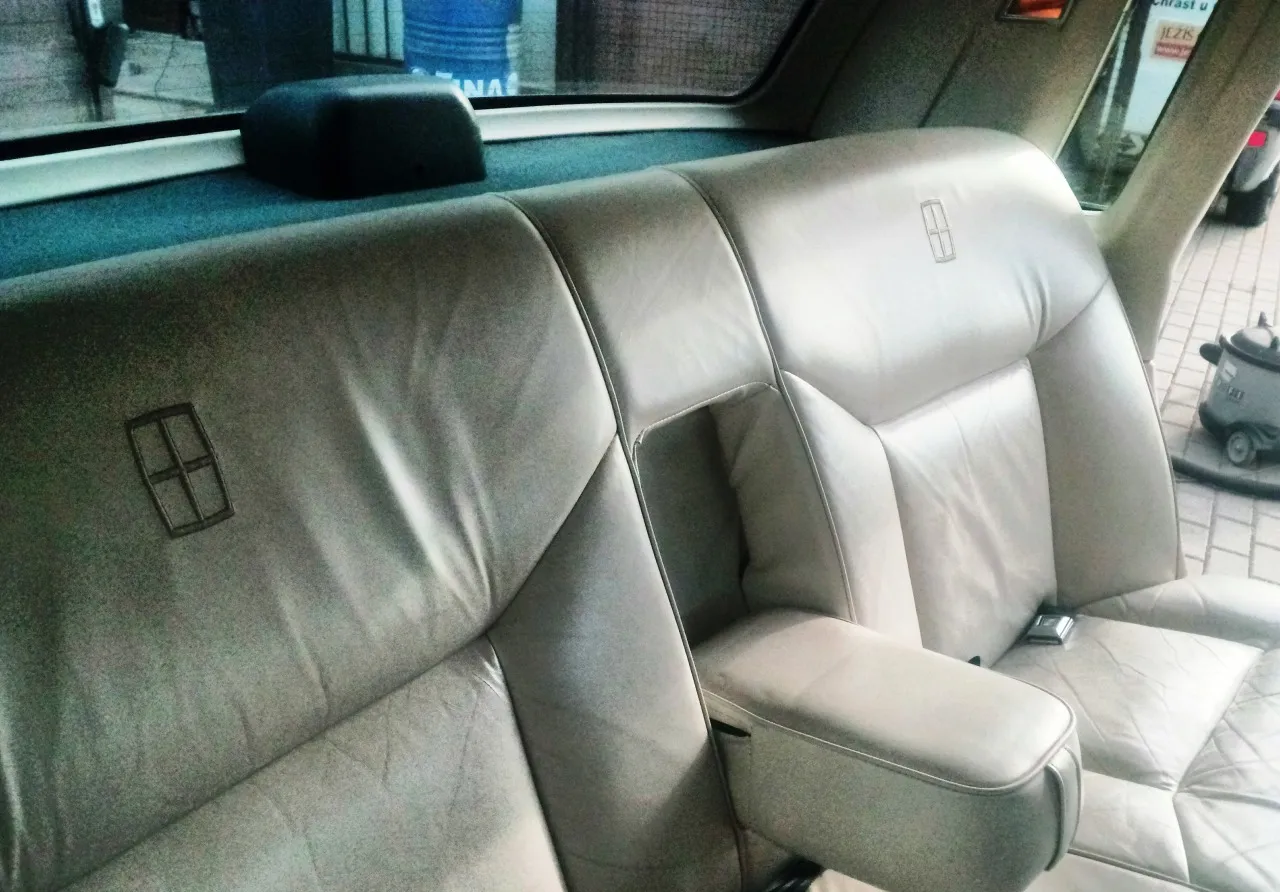 Lincoln Town Car signature 1986