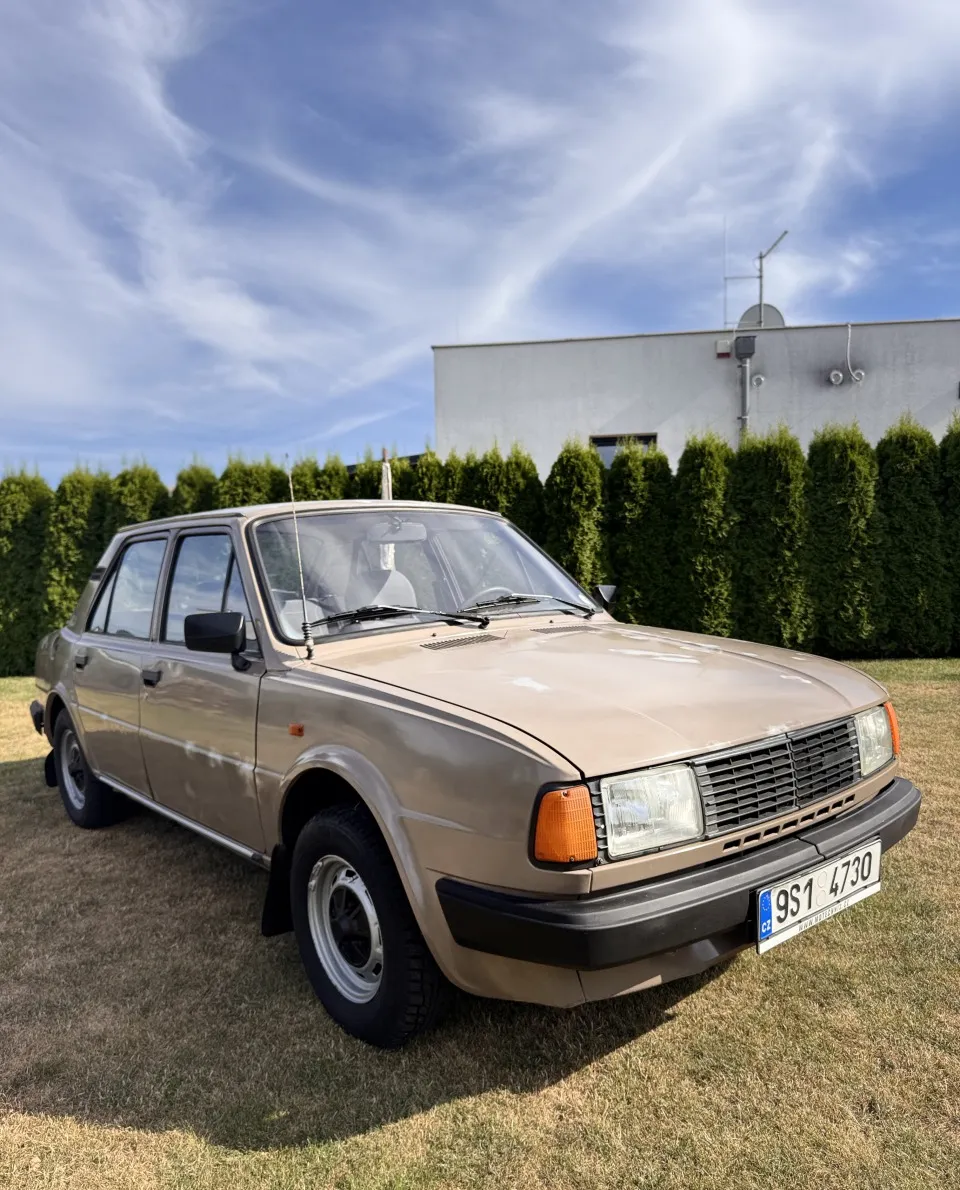 Škoda 120 Škoda 120L 1988