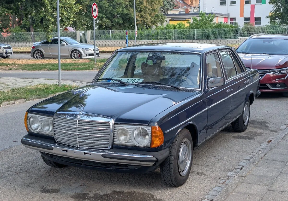 Mercedes-Benz 200 W123 1979