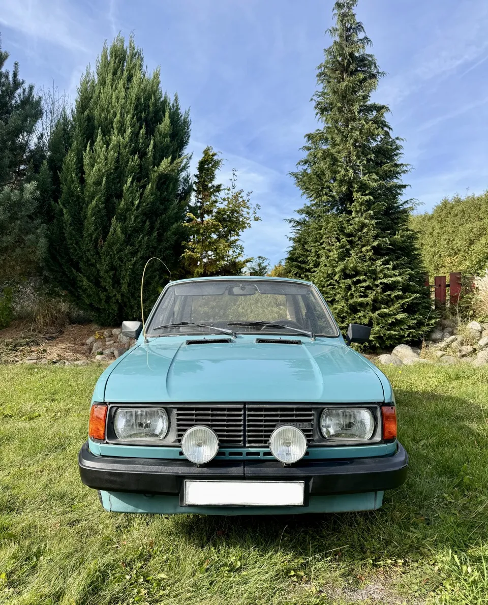 Škoda 105 105L s tažným zařízením 1983