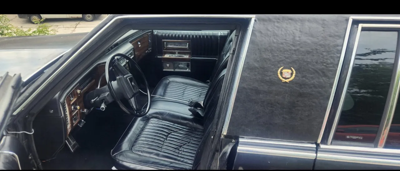 Cadillac Brougham 1800