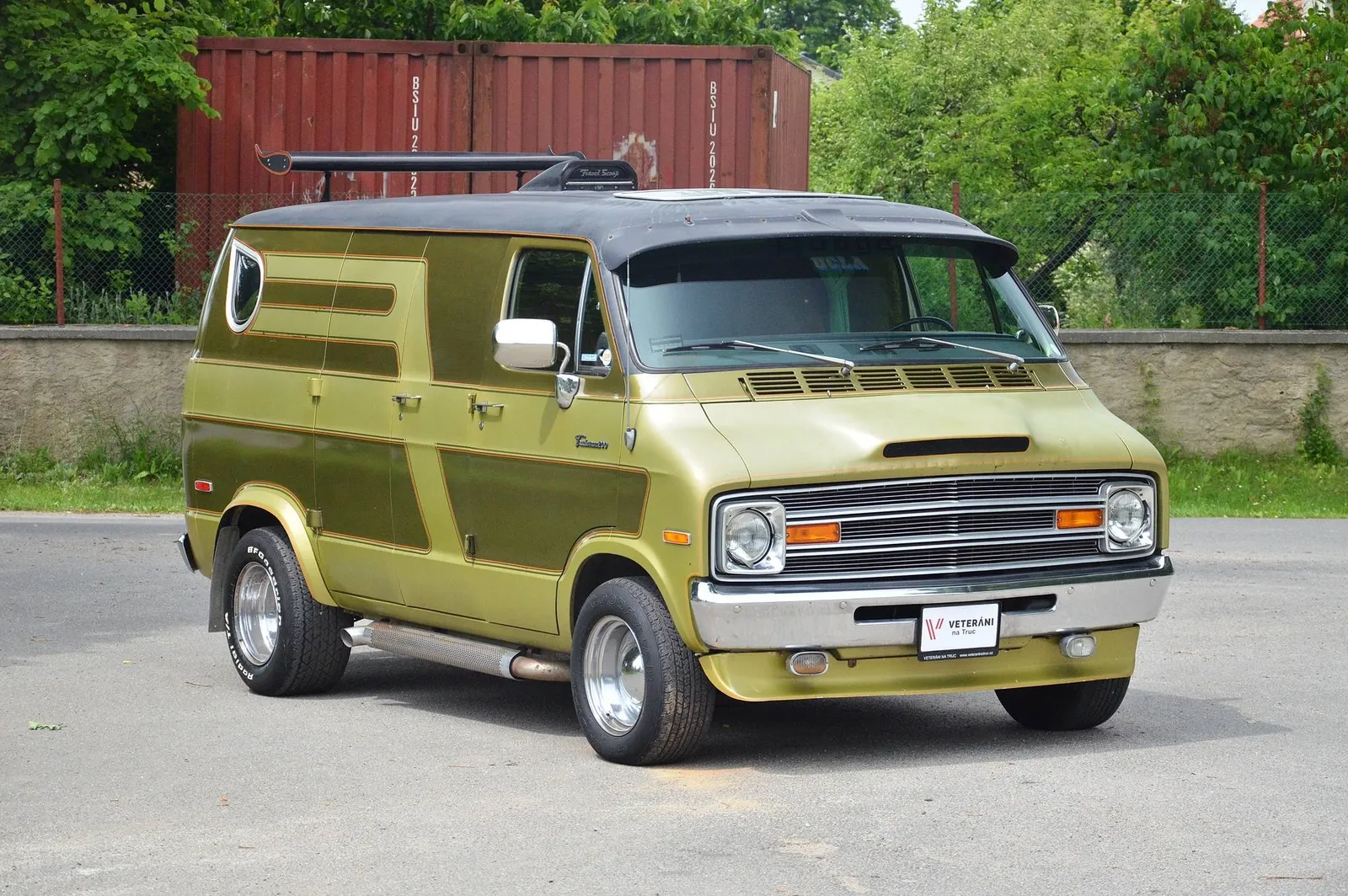 Dodge Tradesman 200
