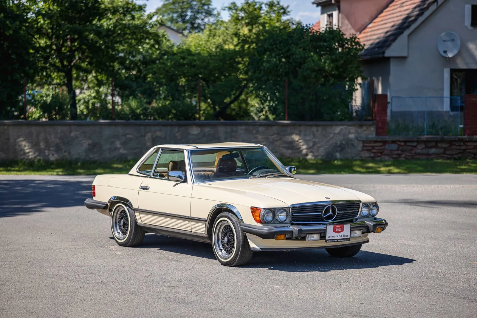 Mercedes-Benz 560 SL R107