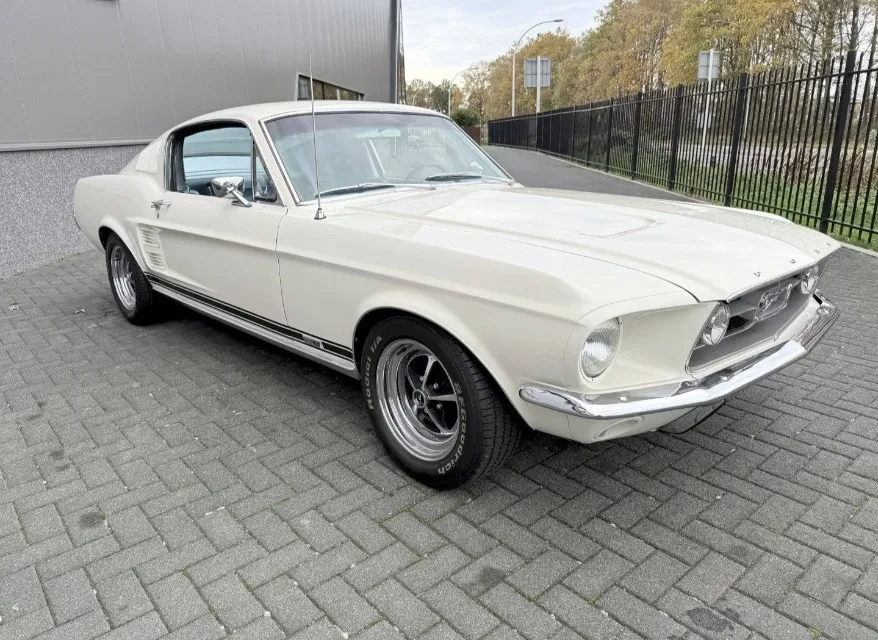 Ford Mustang Fastback S-Code
