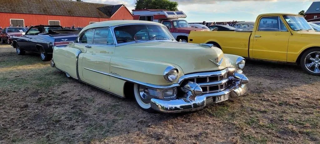 Cadillac Hardtop Sixty-Two Coupé de Ville