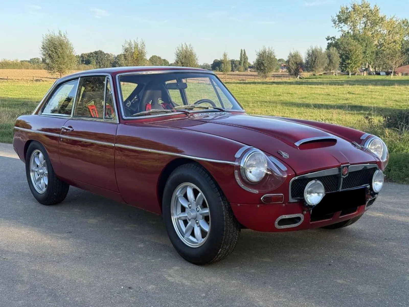 MG B GT V8