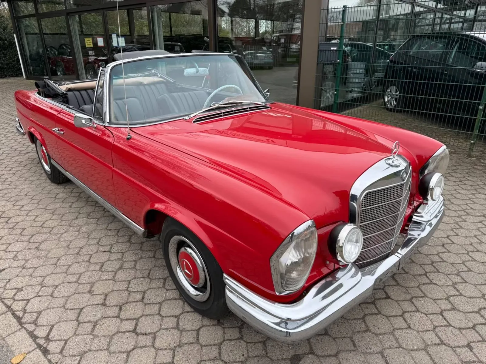 Mercedes-Benz 220 SEb W111