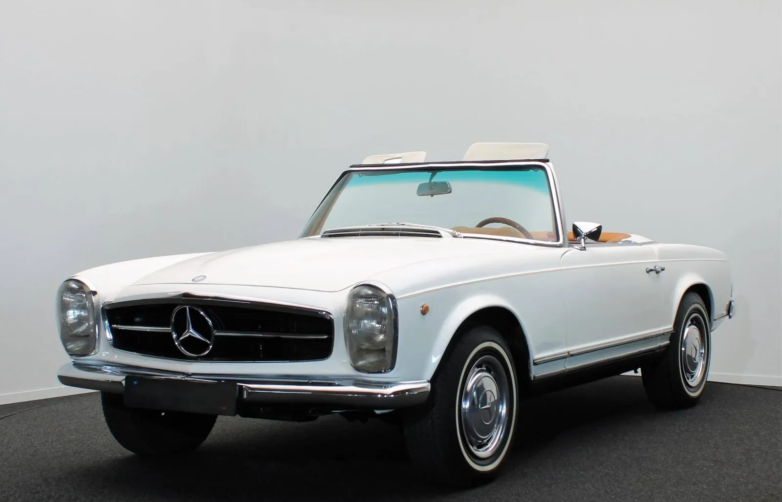Mercedes-Benz 230 SL Pagoda z řady W113