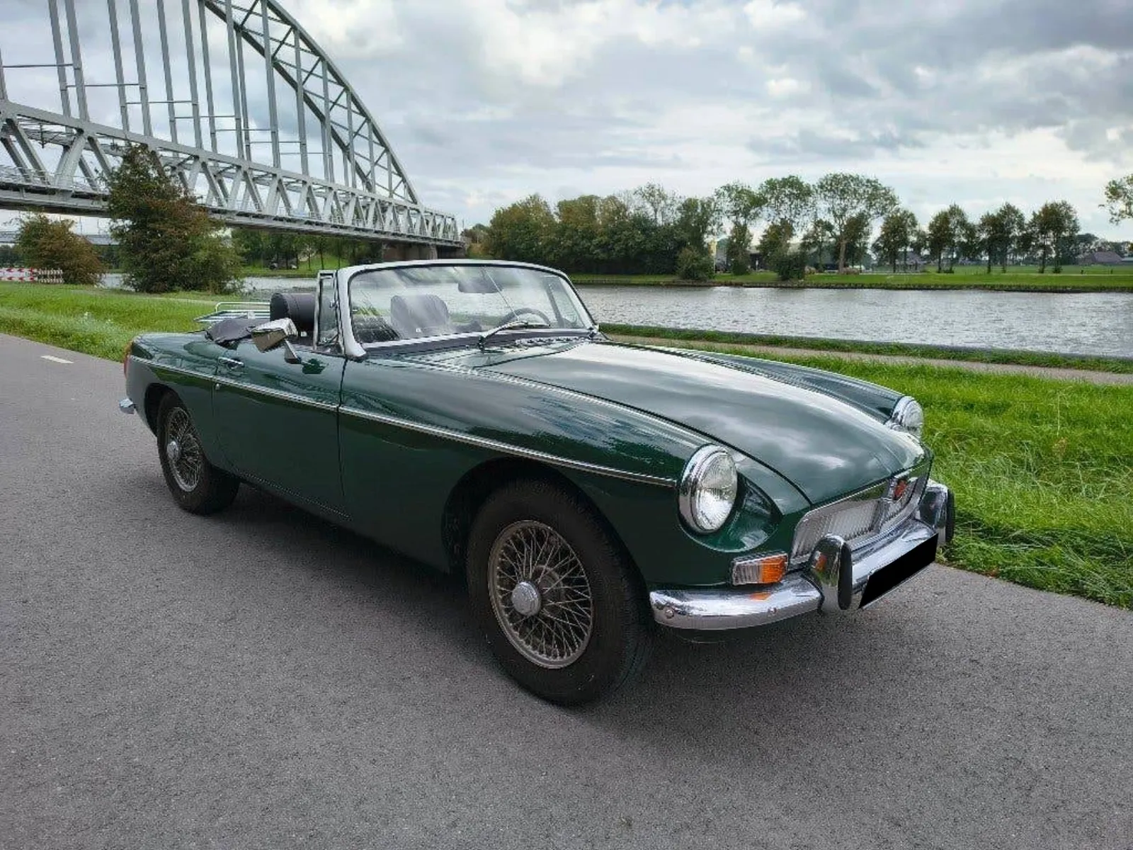 MG B